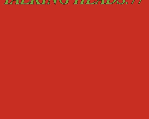 Capa do álbum “Talking Heads: 77” com fundo vermelho vibrante e o nome da banda em verde no topo.