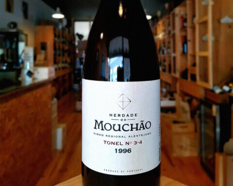 Garrafa de vinho Herdade do Mouchão Tonel Nº 3-4 1996 em garrafeira.